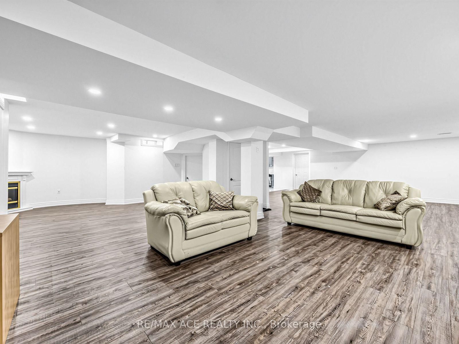 2396 Southcott Road • Pickering, ON photo 43