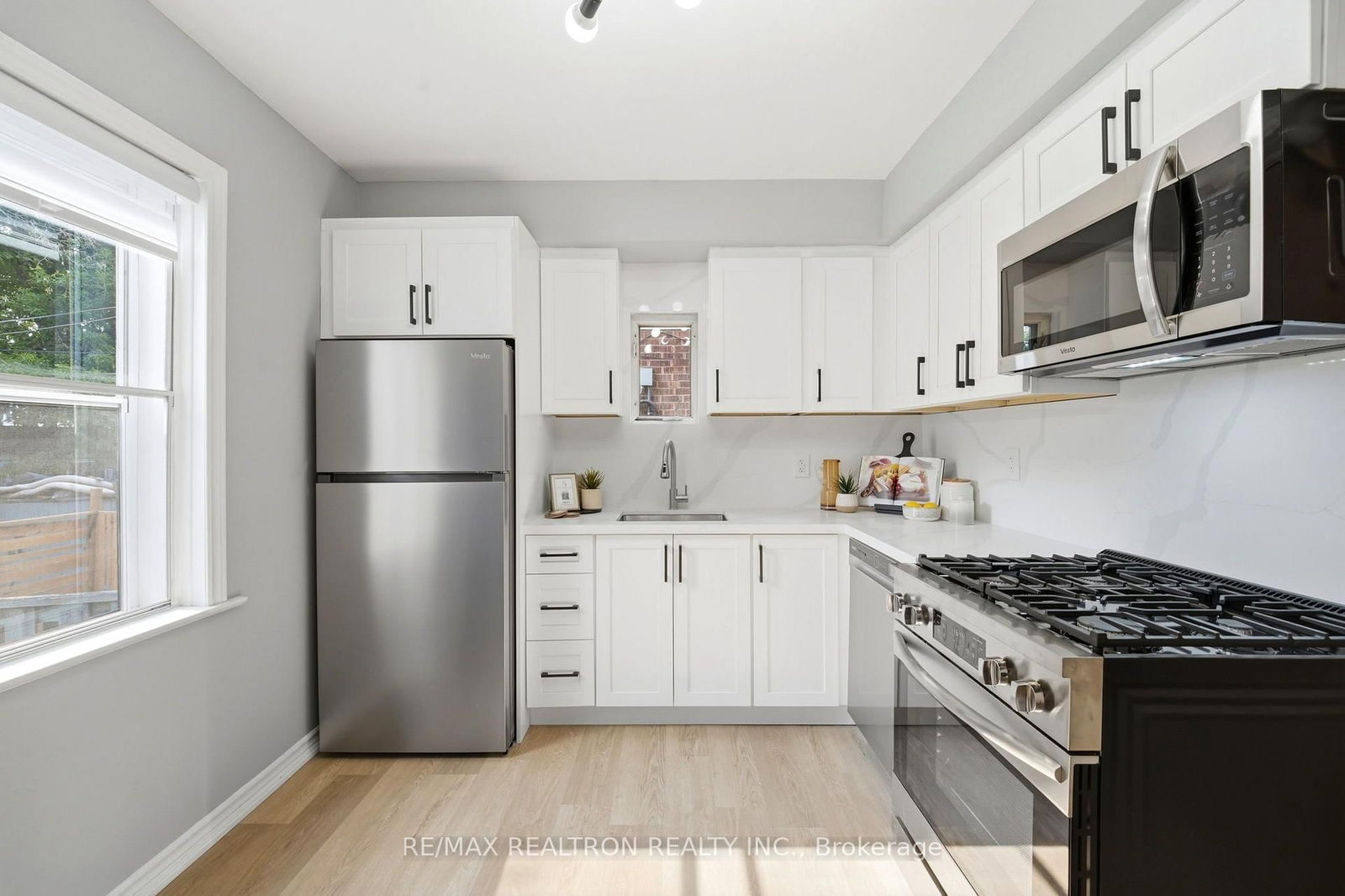 1056 Woodbine Avenue W • Toronto, ON photo 12