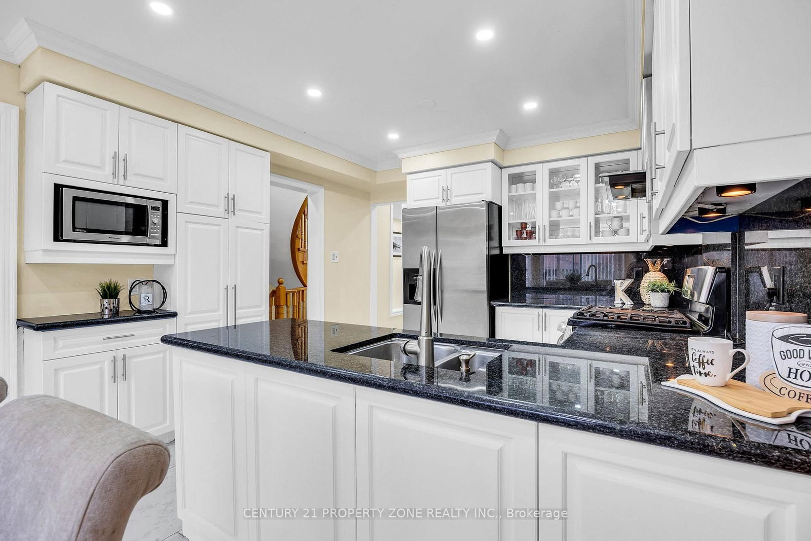 27 Bassett Boulevard • Whitby, ON photo 10