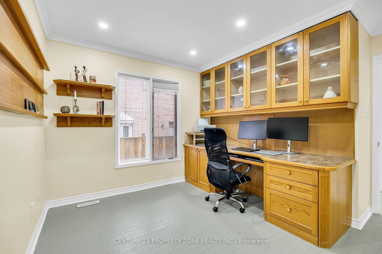 27 Bassett Boulevard • Whitby, ON photo 11