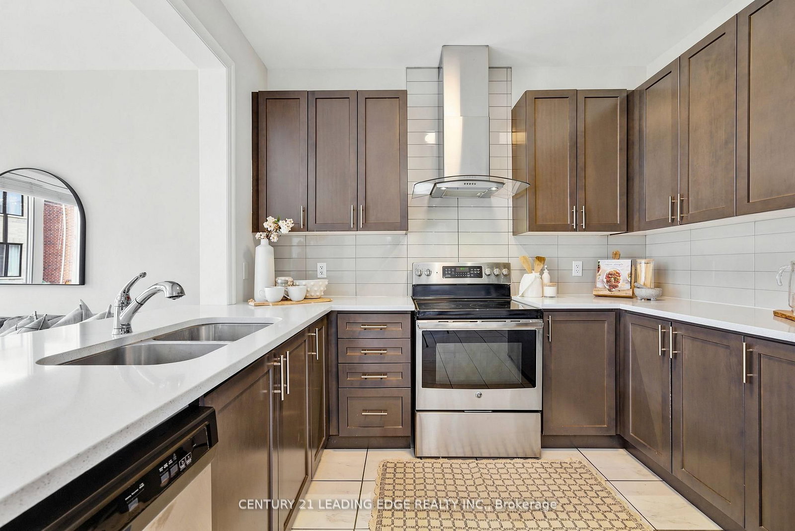 27 Christine Elliott Avenue • Whitby, ON photo 10