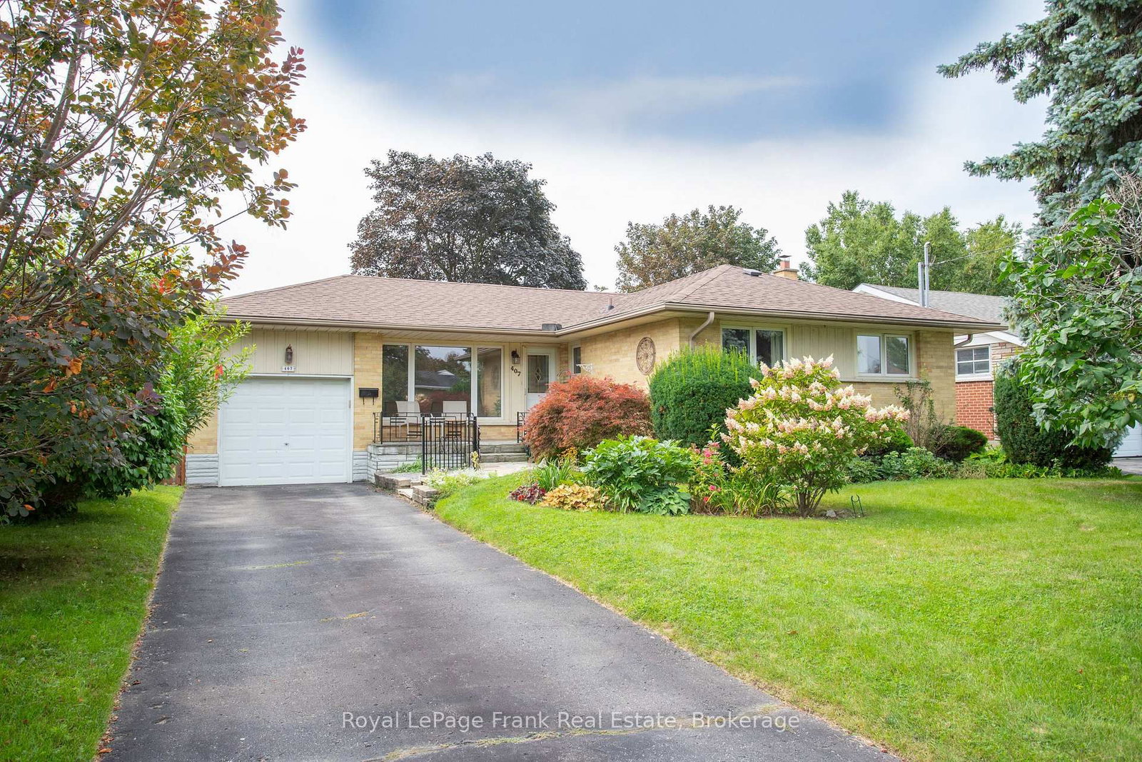 Detached House for sale at 407 Glencastle Avenue, Oshawa, Ontario, L1J 3K7 - Northglen - MLS: E13667704