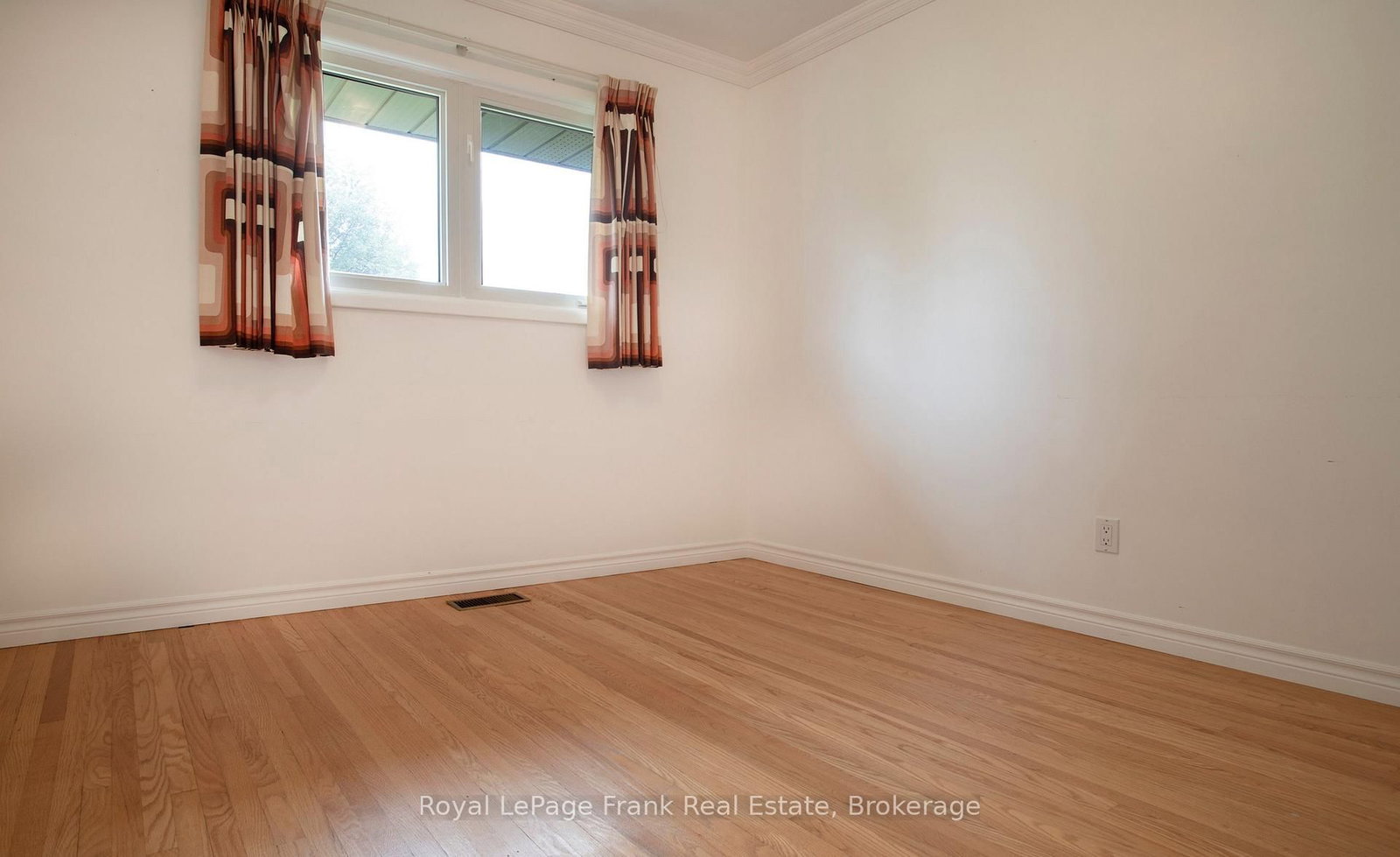 407 Glencastle Avenue • Oshawa, ON photo 15
