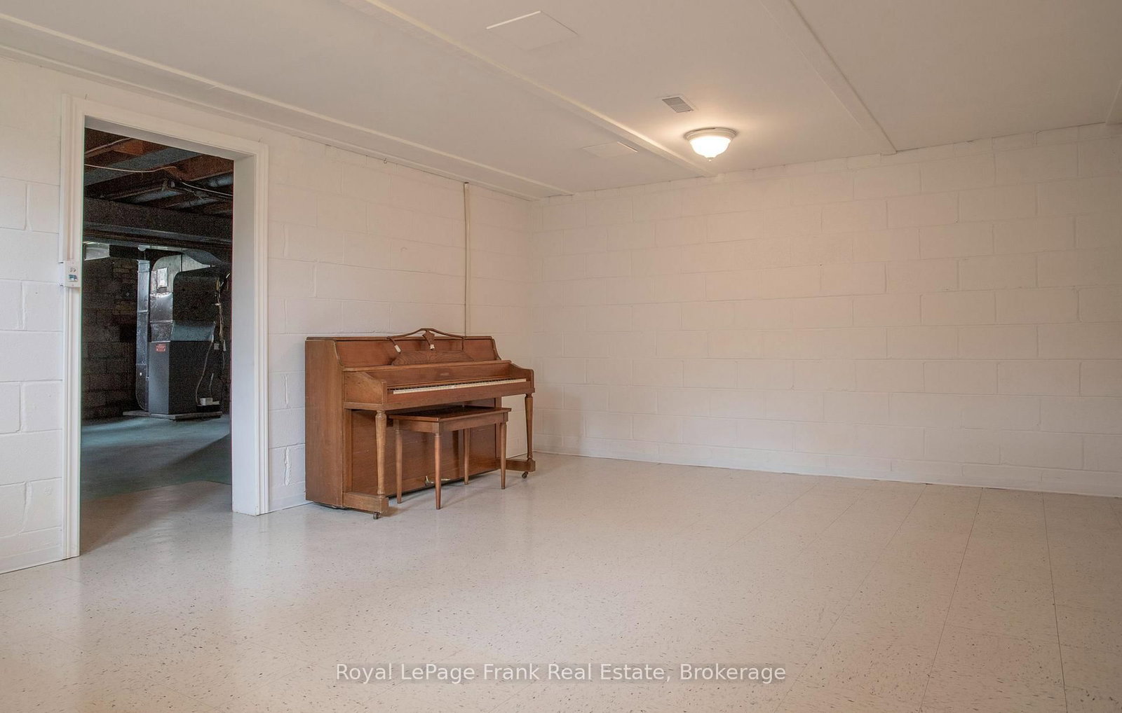 407 Glencastle Avenue • Oshawa, ON photo 21