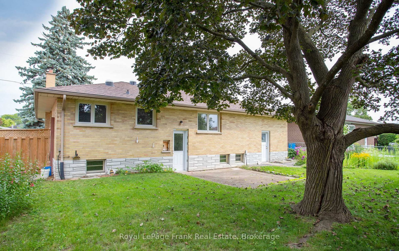 407 Glencastle Avenue • Oshawa, ON photo 24
