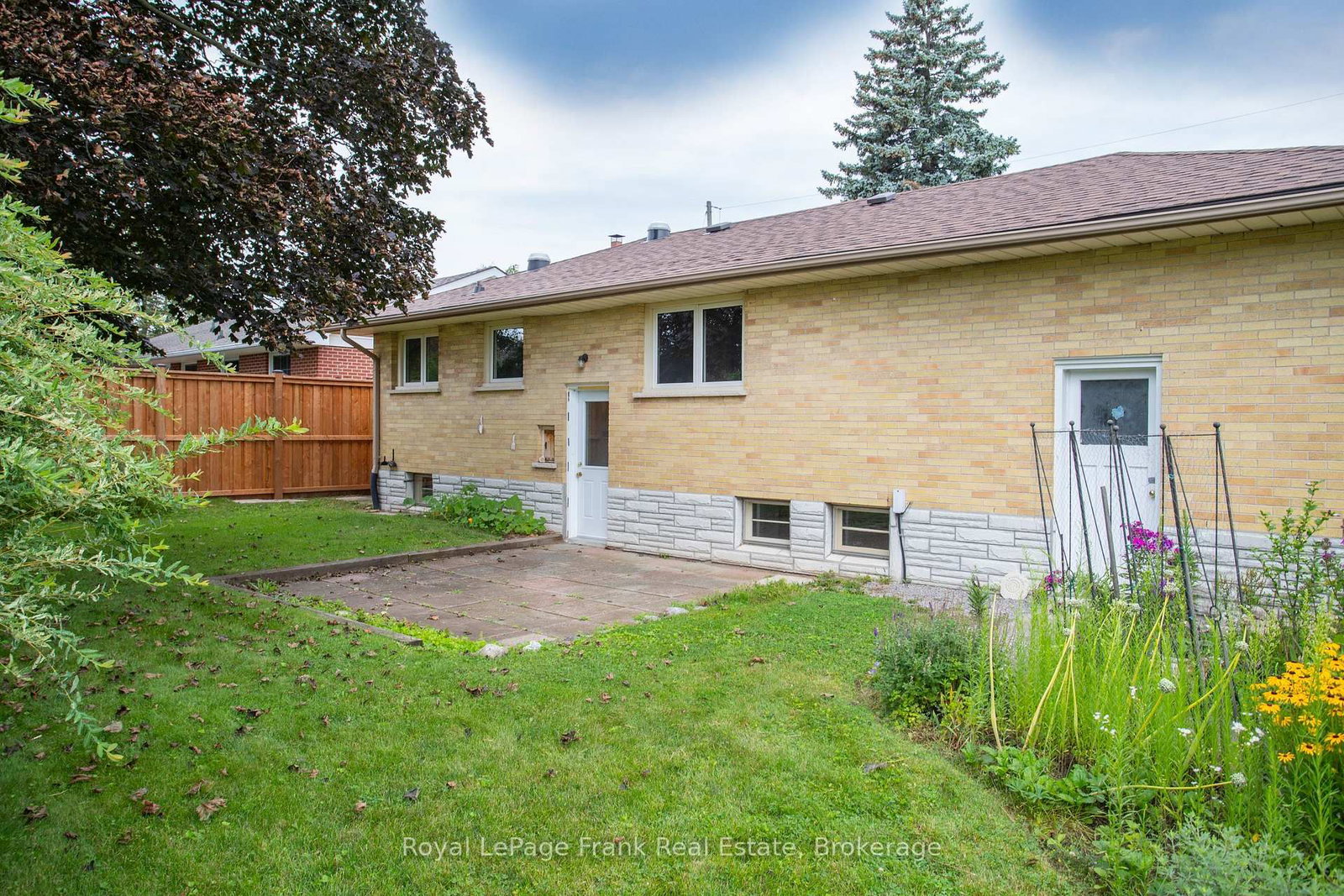 407 Glencastle Avenue • Oshawa, ON photo 25