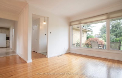 407 Glencastle Avenue • Oshawa, ON photo 3