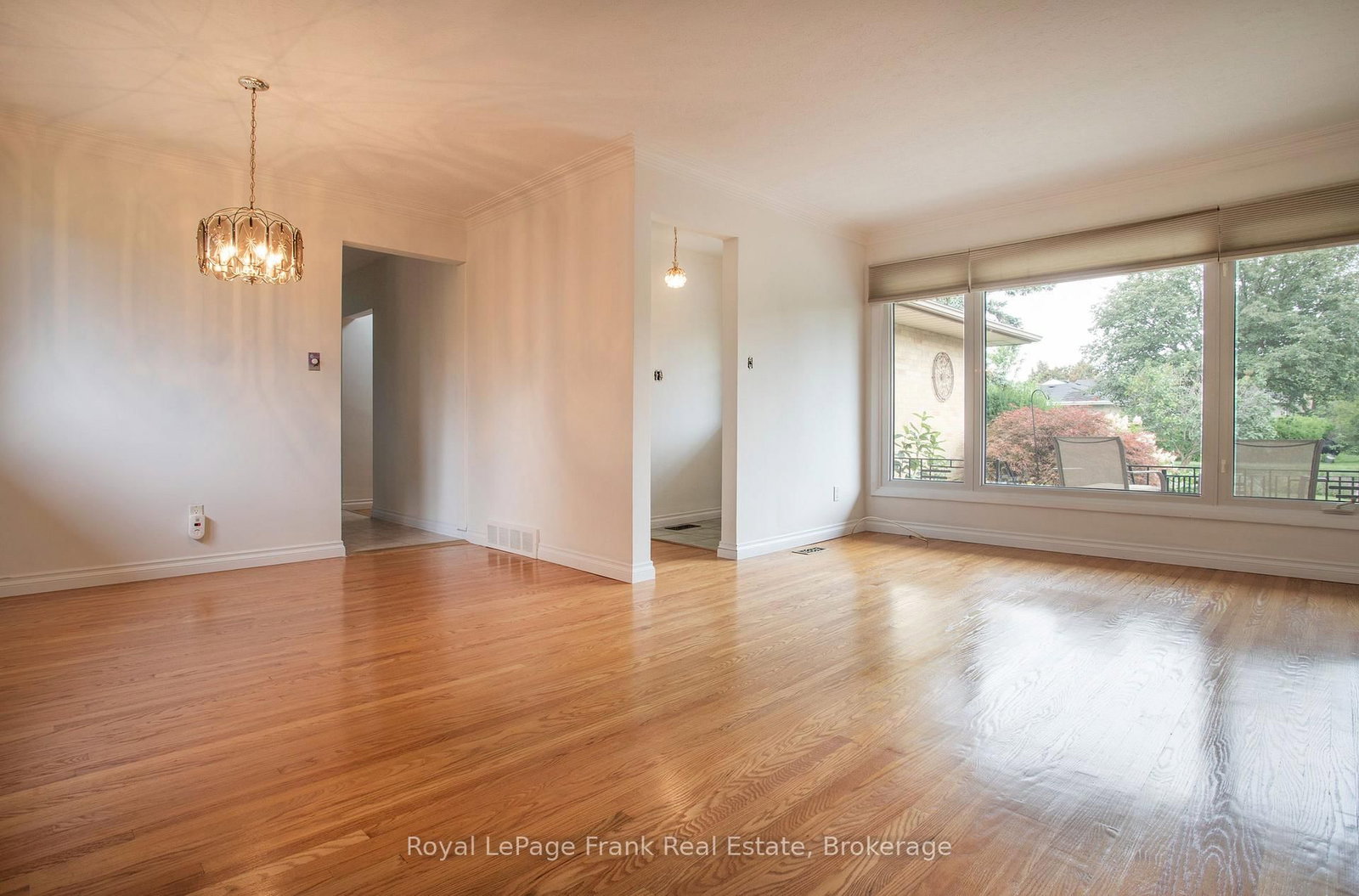 407 Glencastle Avenue • Oshawa, ON photo 6
