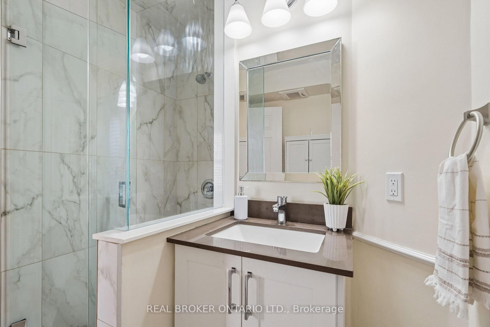 695 Front Road • Pickering, ON photo 15
