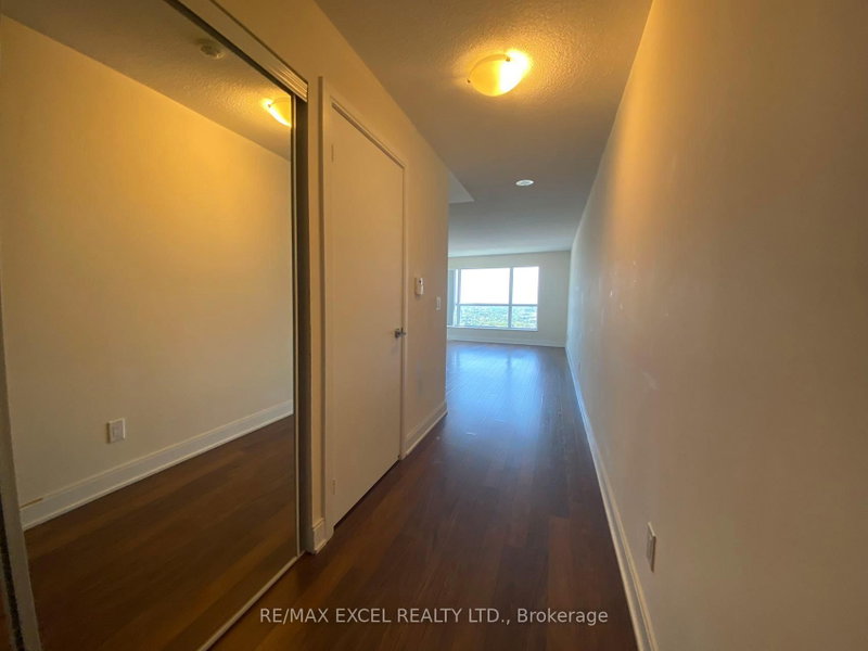 3901 - 125 Village Green Square