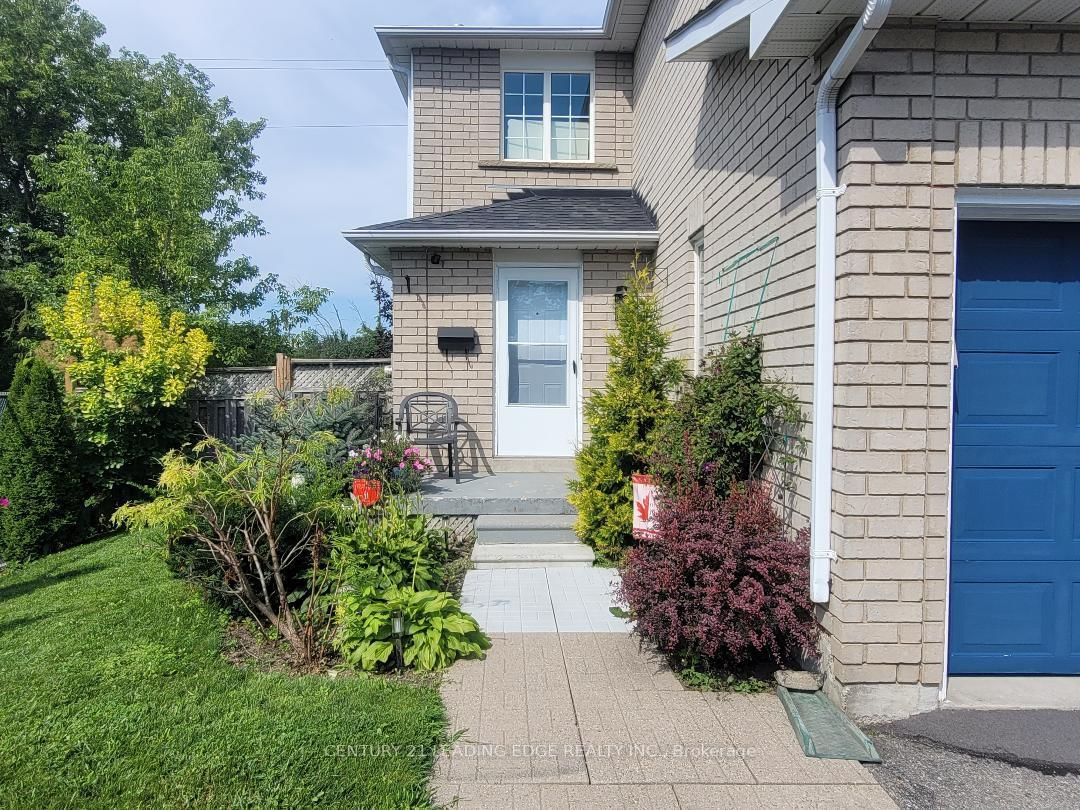 1566 Fieldgate Drive • Oshawa, ON photo 4