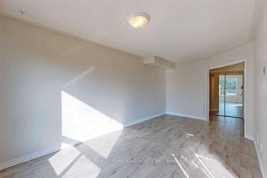 1566 Fieldgate Drive • Oshawa, ON photo 8