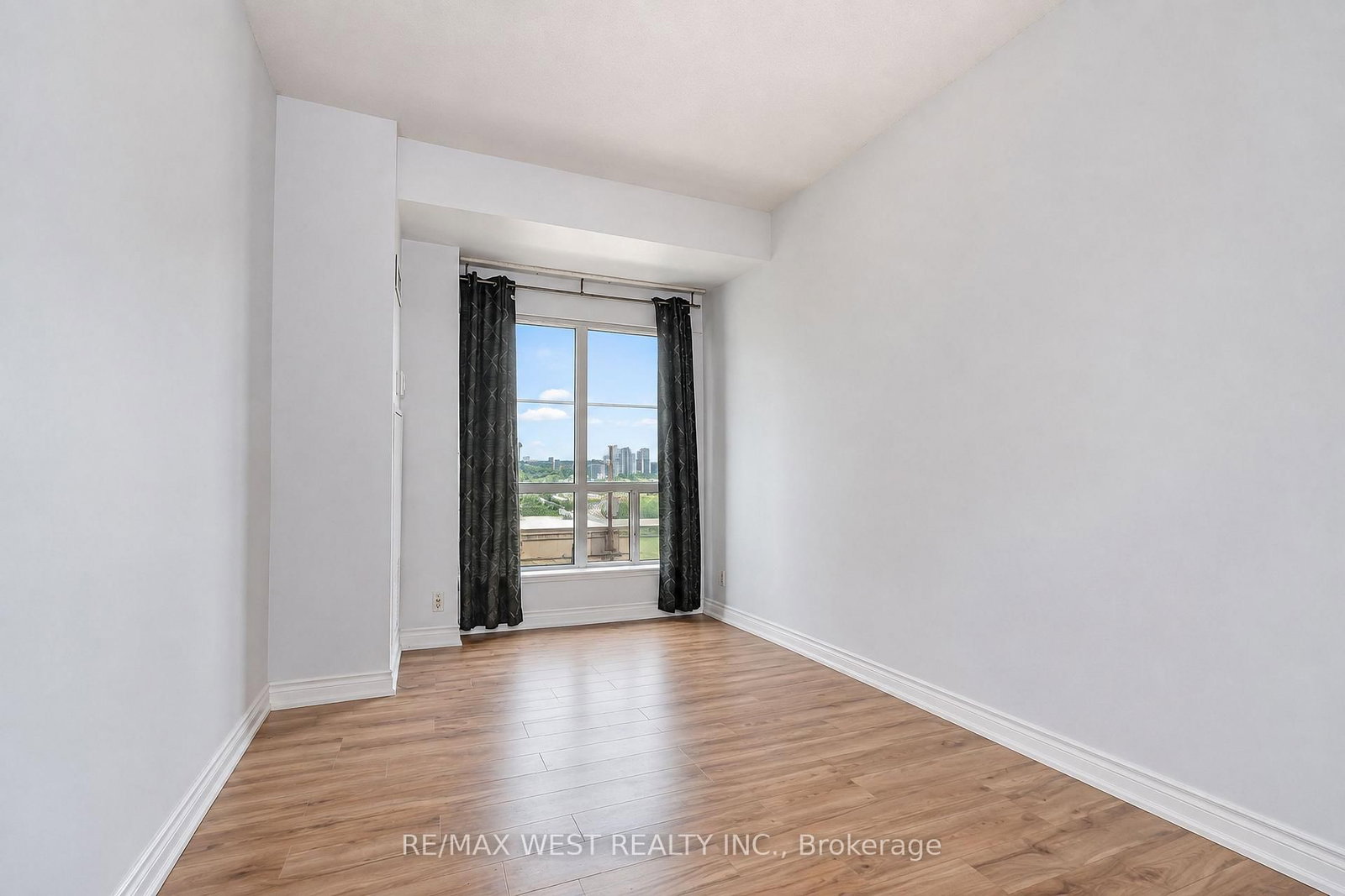 8 Lee Centre Drive • #PH103 • Toronto, ON photo 7
