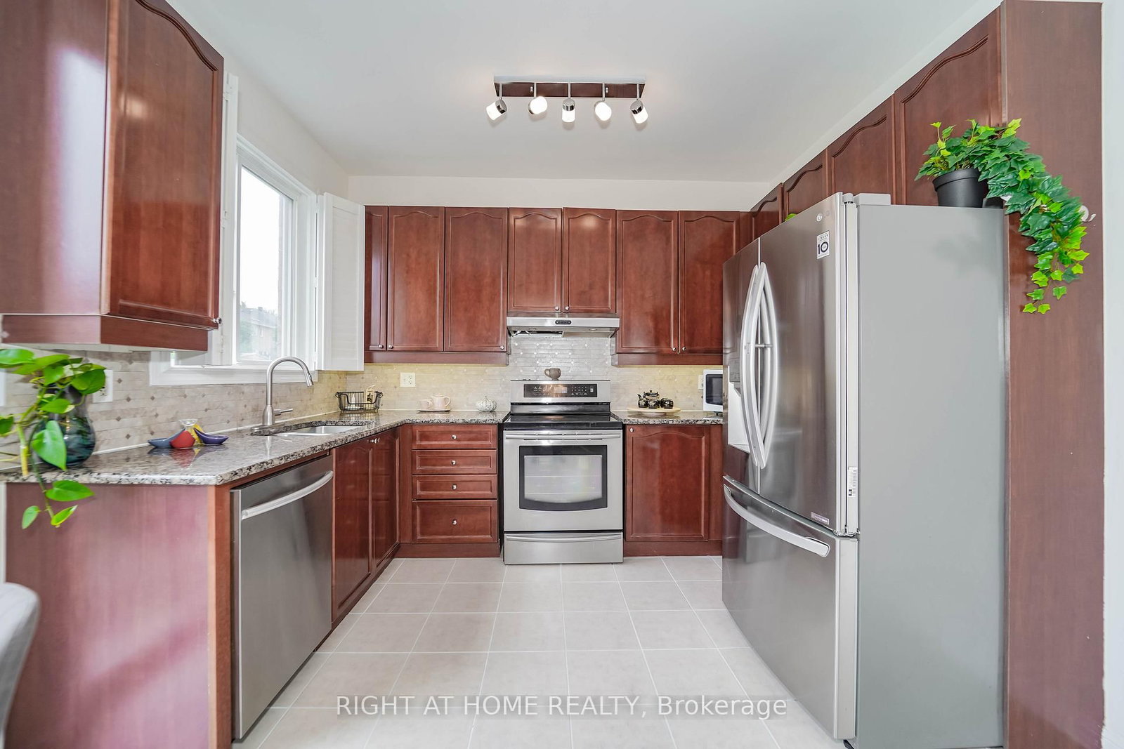 180 Raponi Circle • Toronto, ON photo 18