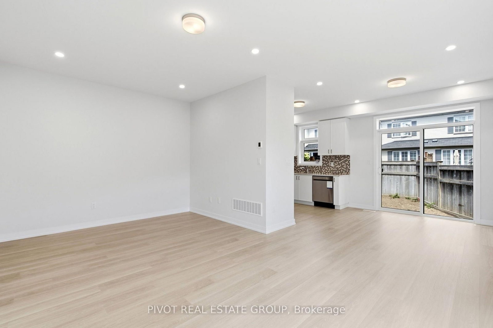 20 Observatory Way • Whitby, ON photo 11