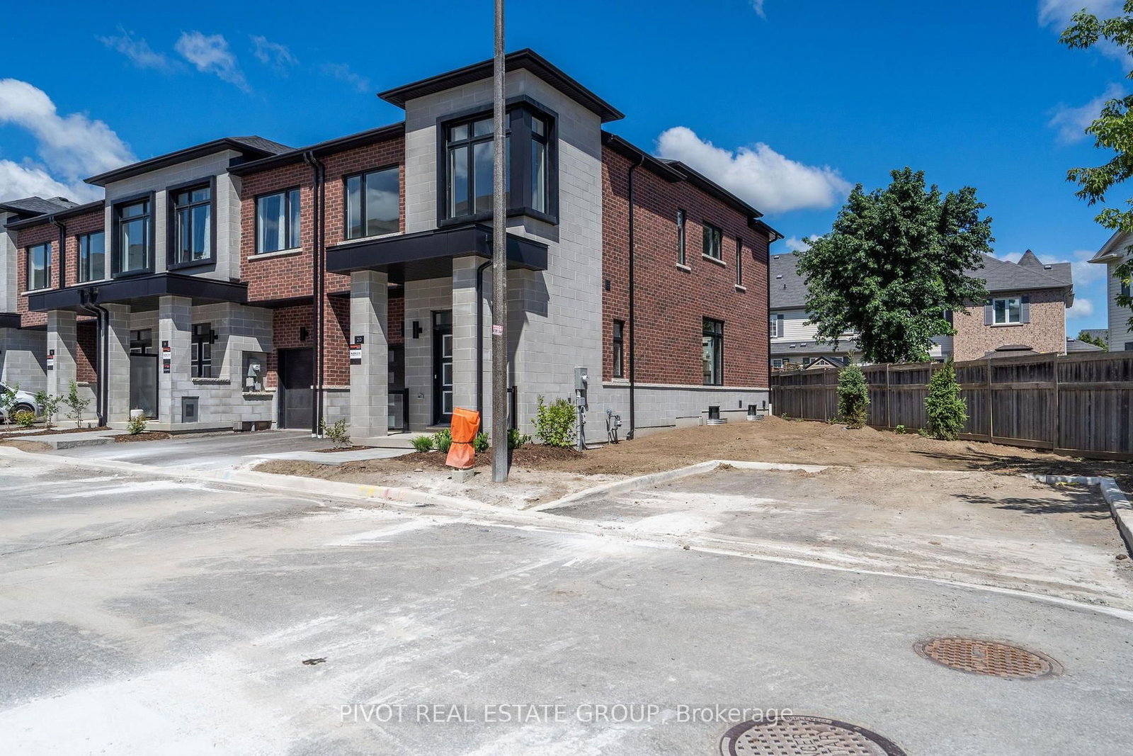 20 Observatory Way • Whitby, ON photo 3