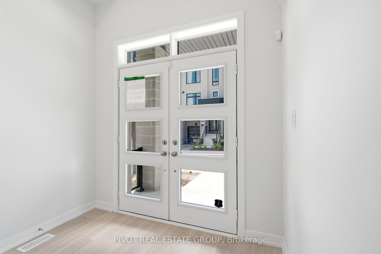20 Observatory Way • Whitby, ON photo 6