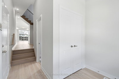 20 Observatory Way • Whitby, ON photo 7