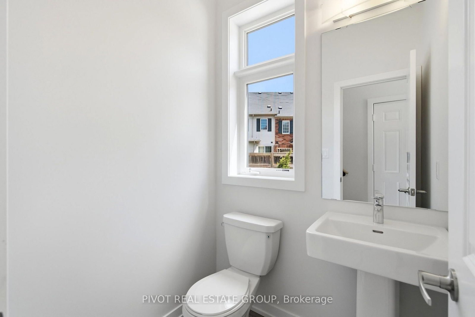 20 Observatory Way • Whitby, ON photo 8