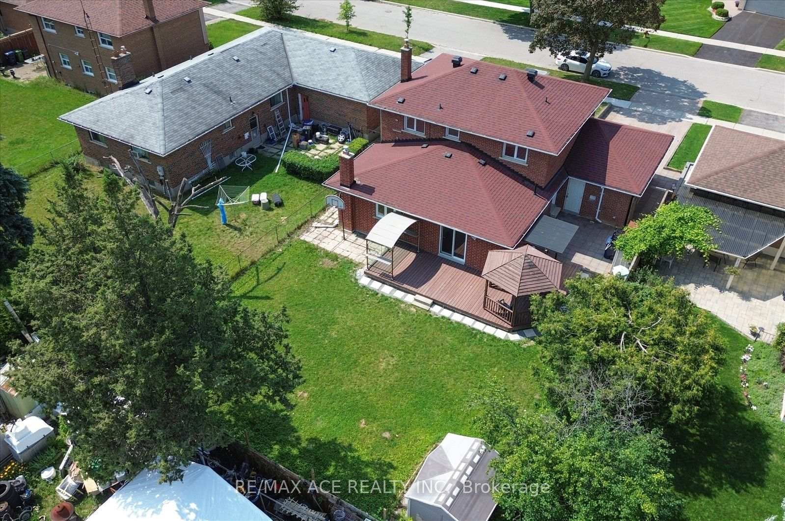 106 Portico Drive • Toronto, ON photo 45