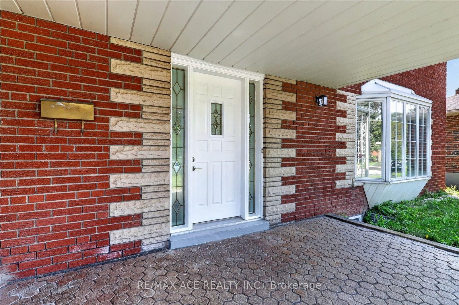 106 Portico Drive • Toronto, ON photo 8
