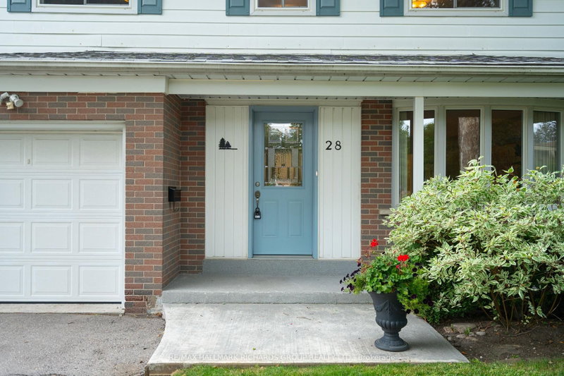 28 Monmouth Court