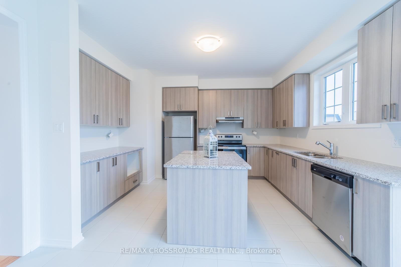 332 Coronation Road • Whitby, ON photo 12