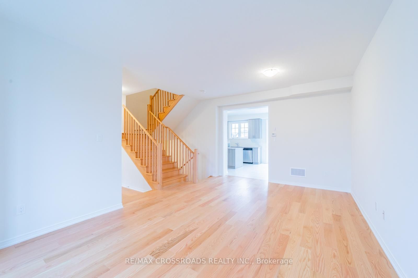 332 Coronation Road • Whitby, ON photo 9