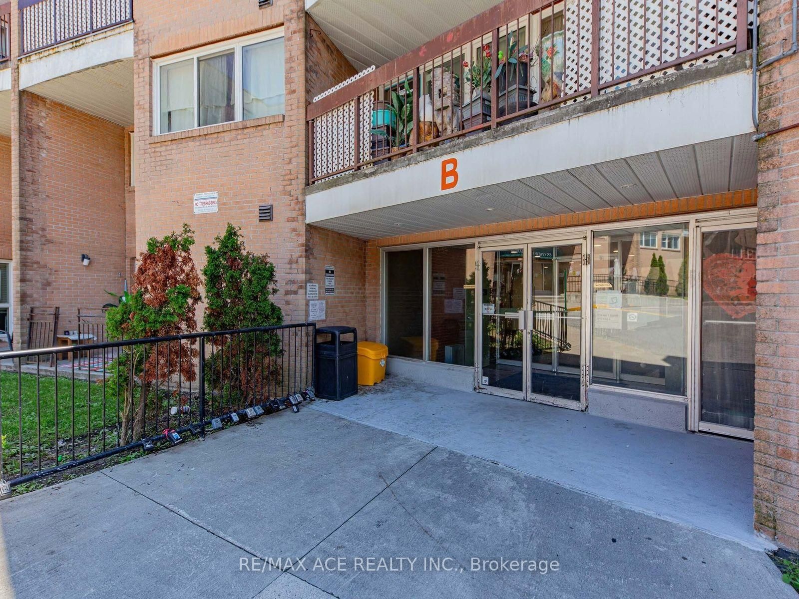 100 Mornelle Court • #1017 • Toronto, ON photo 2