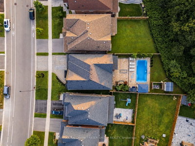 14 Micklefield Avenue • Whitby, ON photo 3