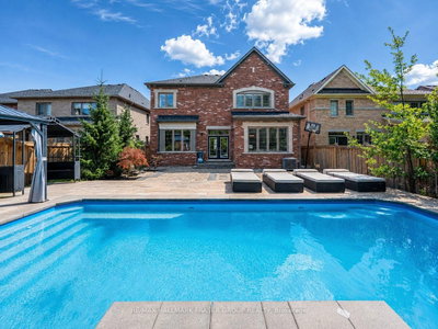 14 Micklefield Avenue • Whitby, ON photo 8