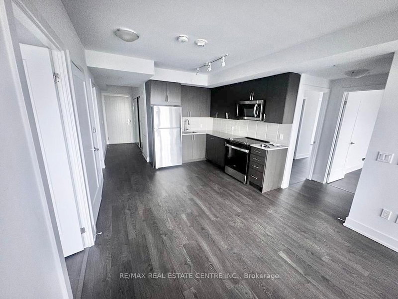 2550 Simcoe St N photo 4