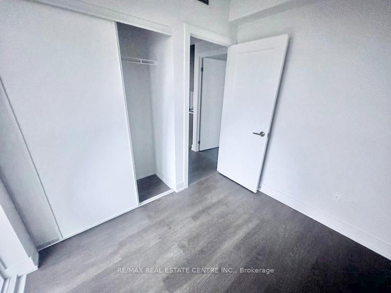 2550 Simcoe St N photo 5