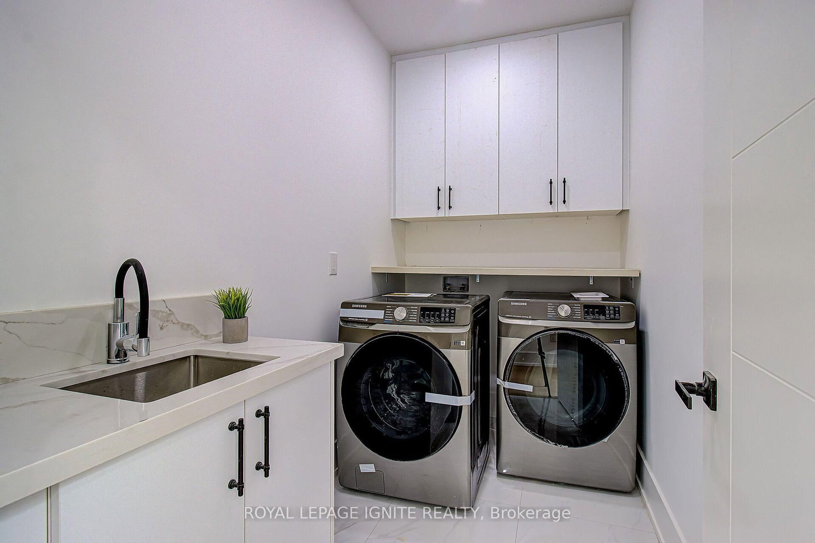 6 McCowan Road • Toronto, ON photo 27