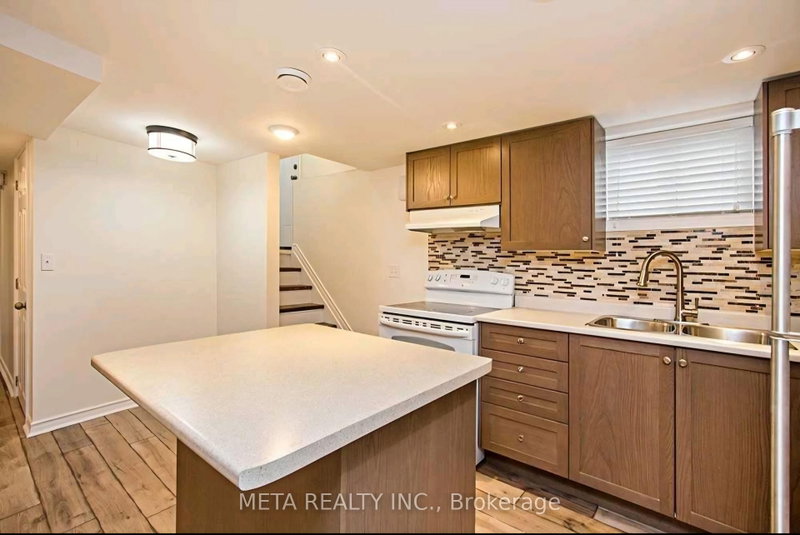 lower - 296 Festhubert Street E