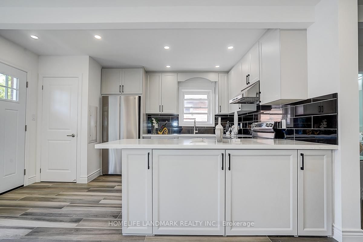 609 Mortimer Avenue • Toronto, ON photo 14
