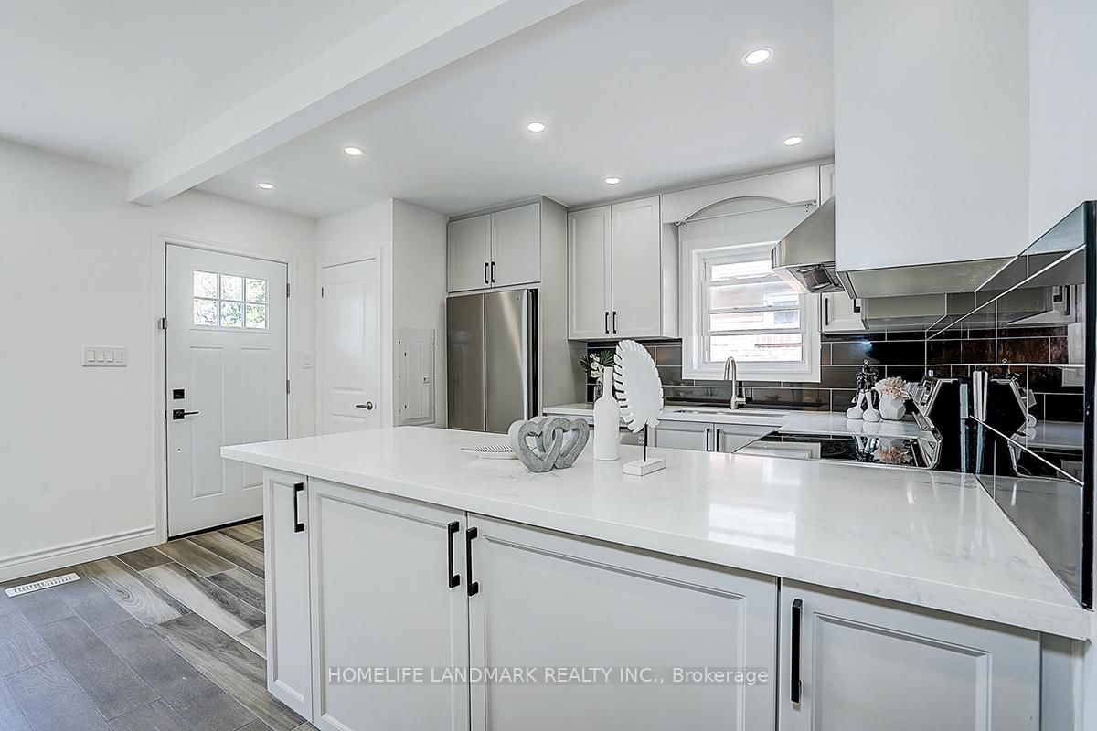 609 Mortimer Avenue • Toronto, ON photo 15
