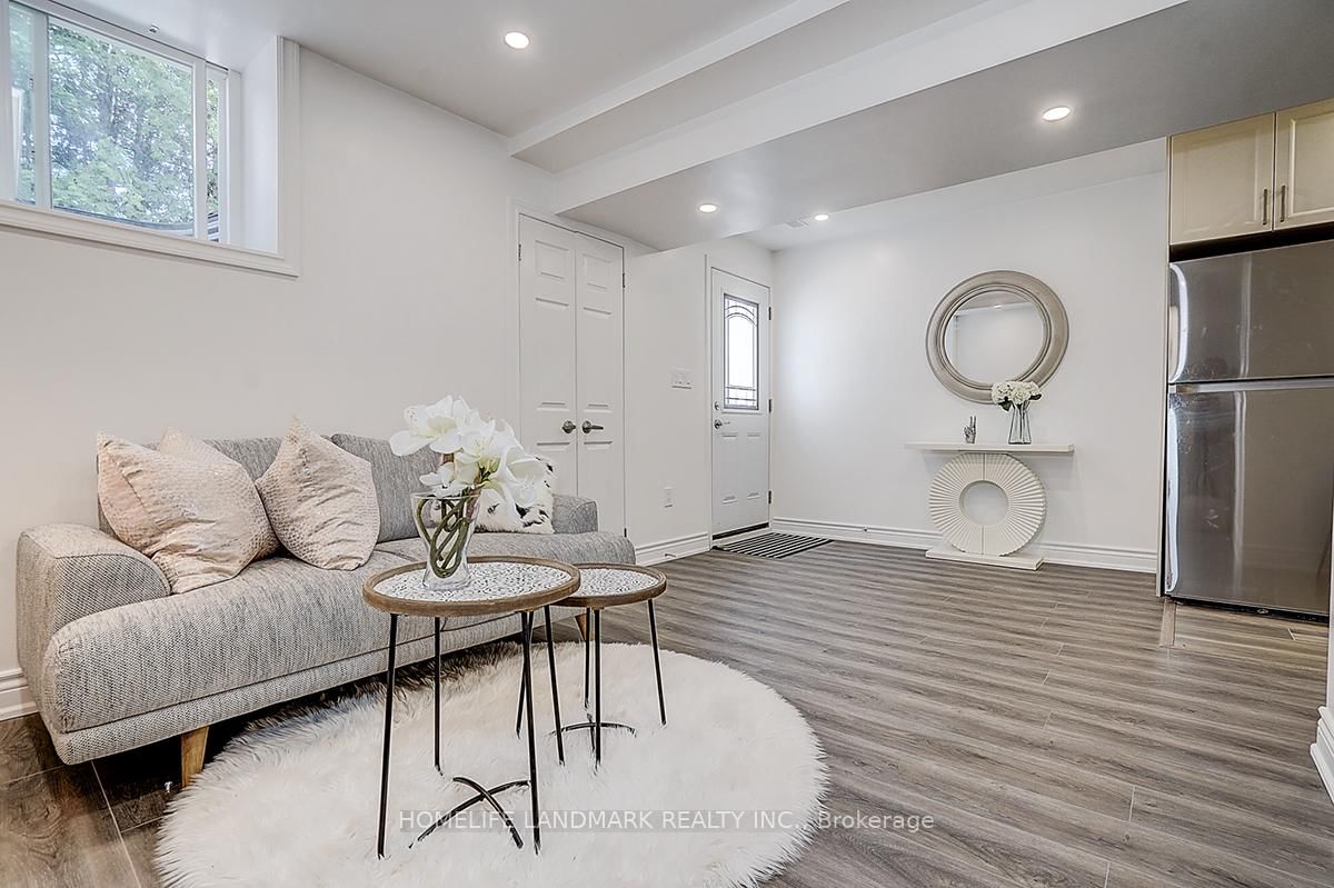609 Mortimer Avenue • Toronto, ON photo 32