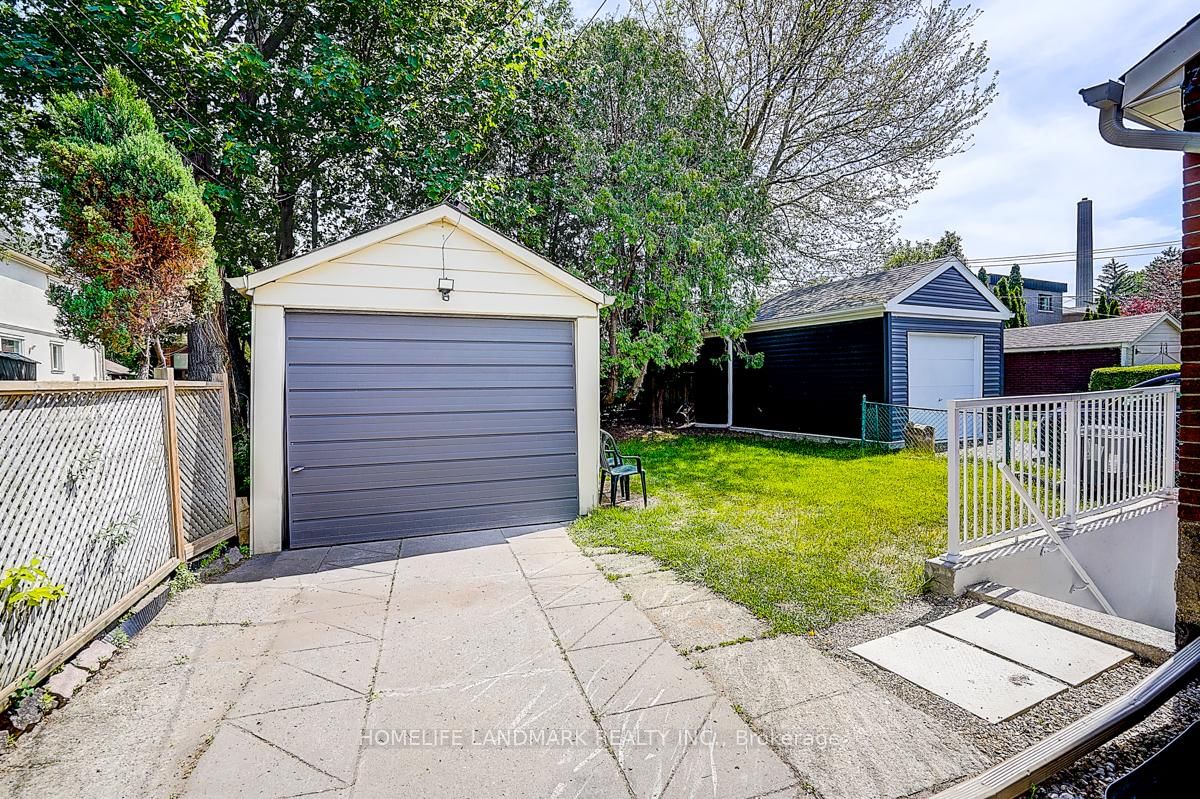 609 Mortimer Avenue • Toronto, ON photo 47