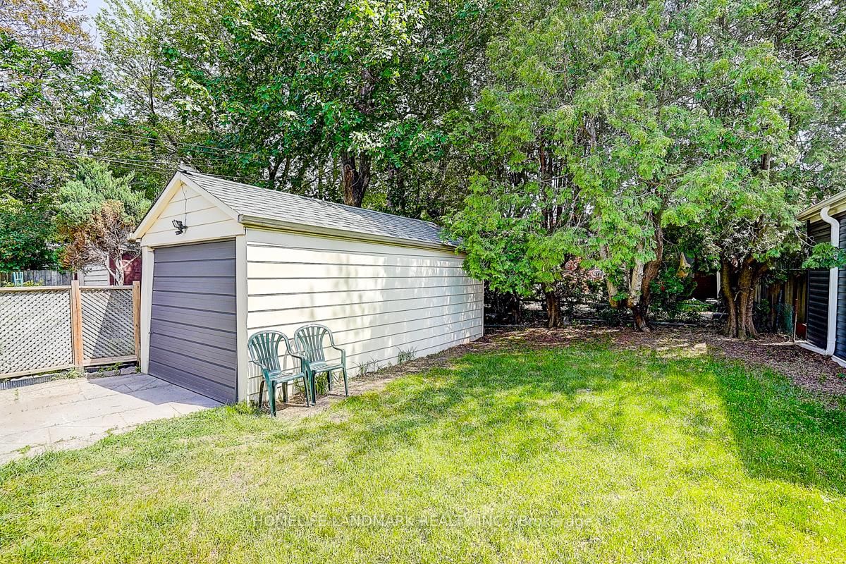609 Mortimer Avenue • Toronto, ON photo 48