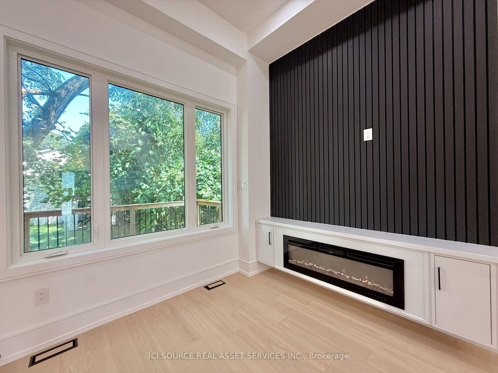 21 Vanbrugh Avenue • Toronto, ON photo 10