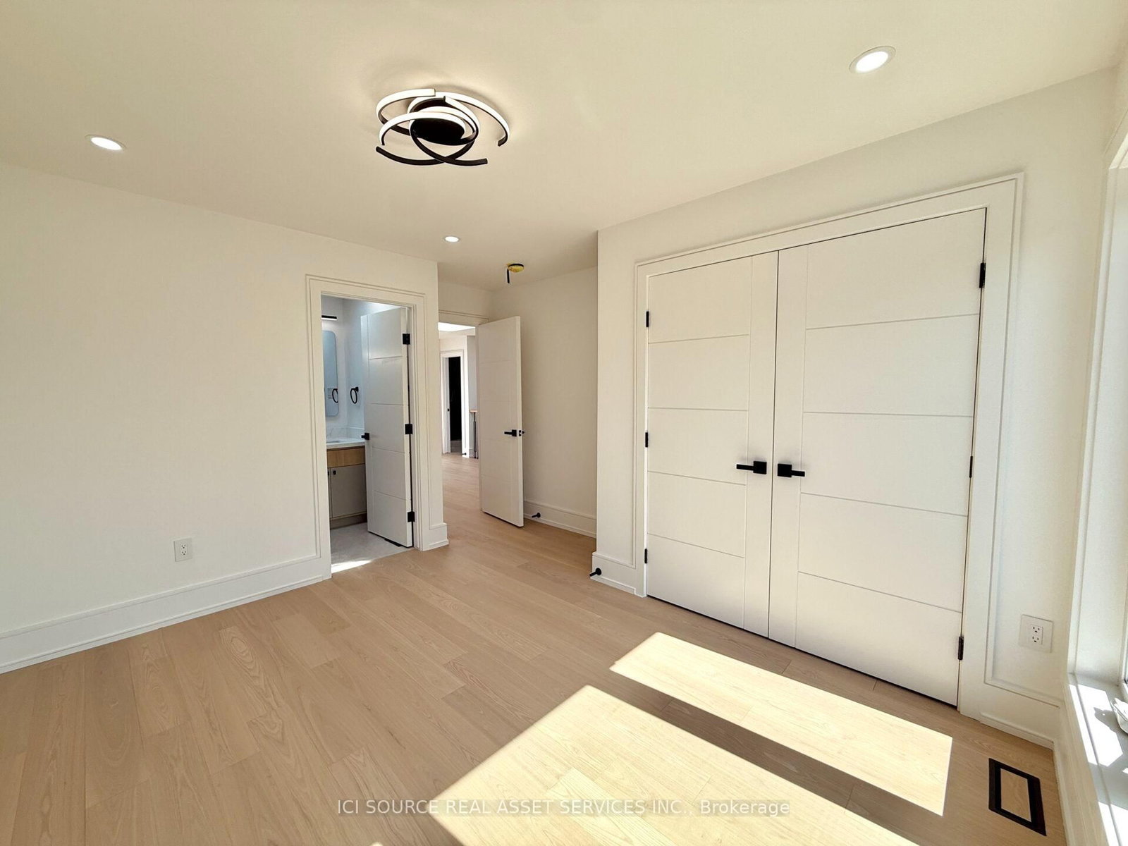 21 Vanbrugh Avenue • Toronto, ON photo 23