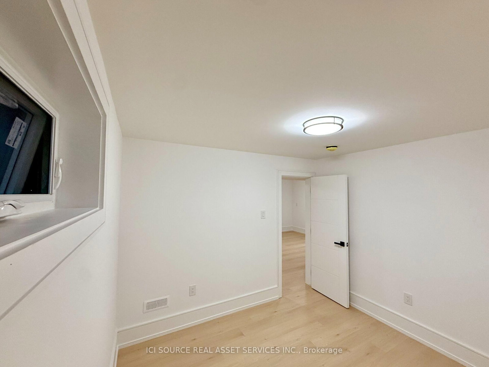 21 Vanbrugh Avenue • Toronto, ON photo 29