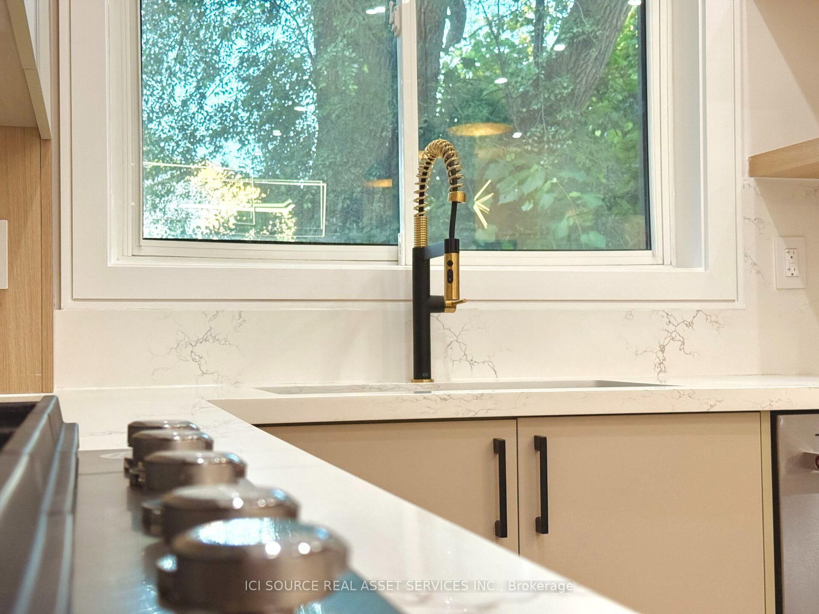 21 Vanbrugh Avenue • Toronto, ON photo 8