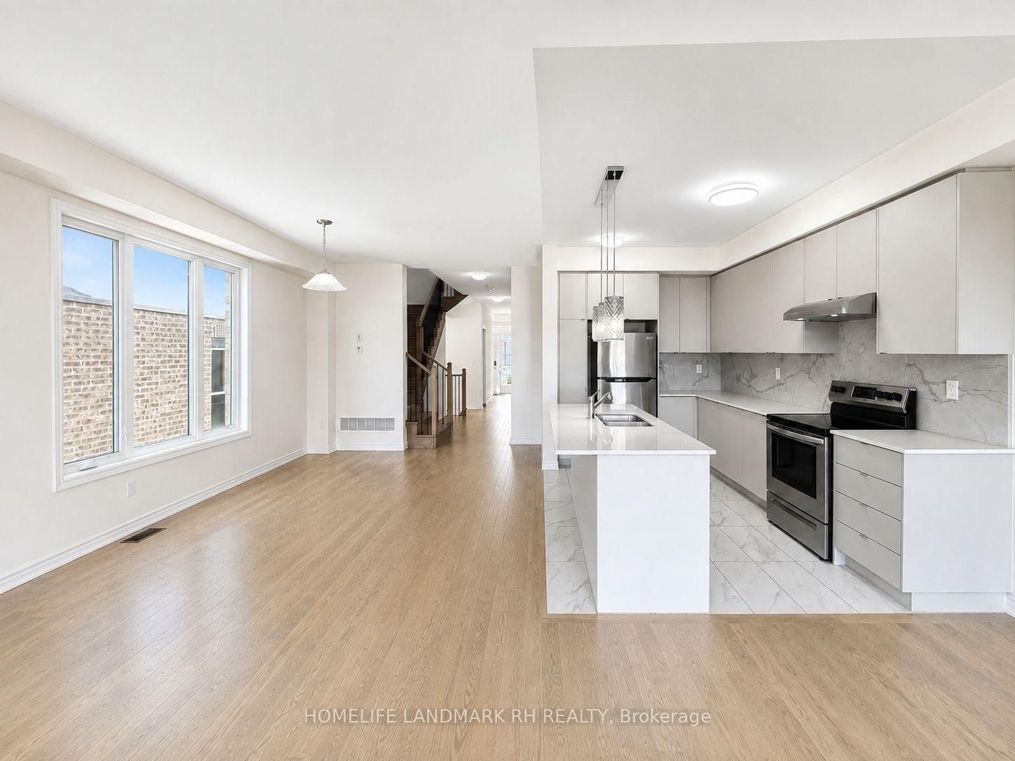 30 Floodgate Road • Whitby, ON photo 6