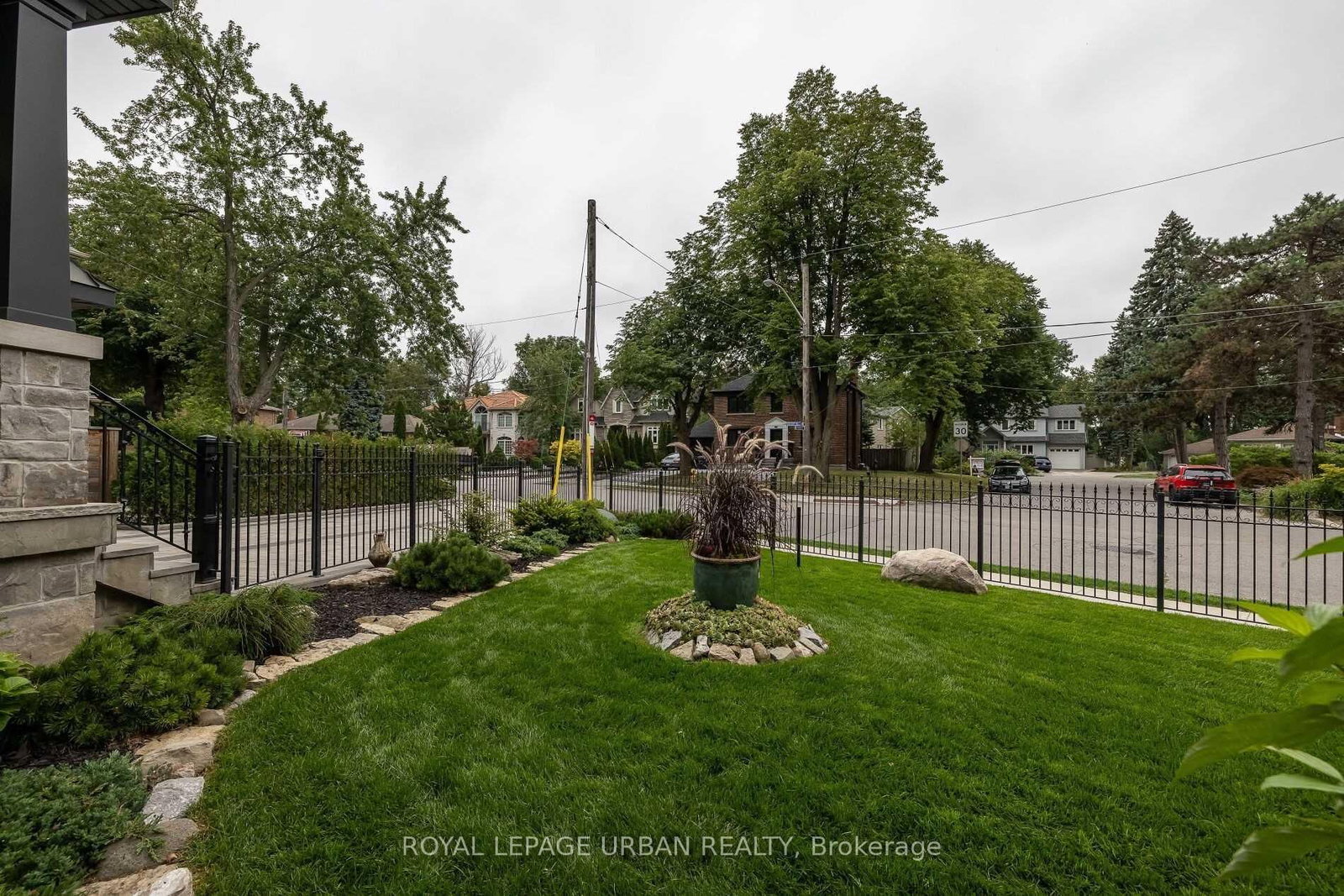 70 Parkview Hill Crescent, Toronto 5