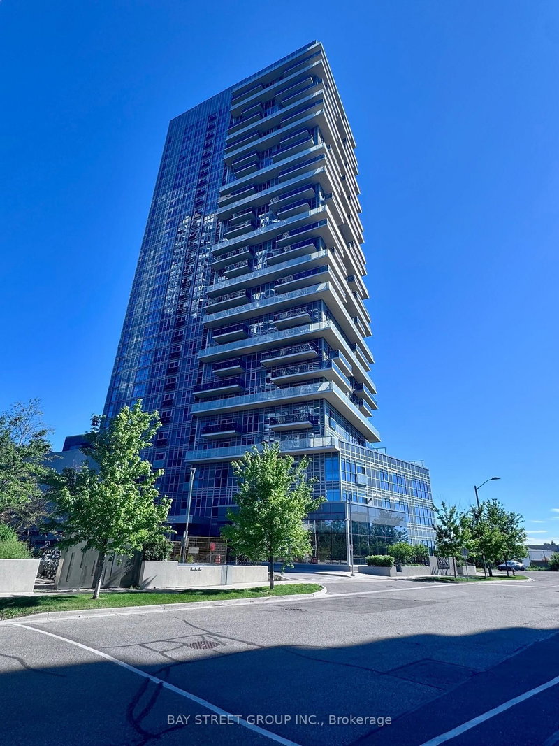 225 Village Green Square