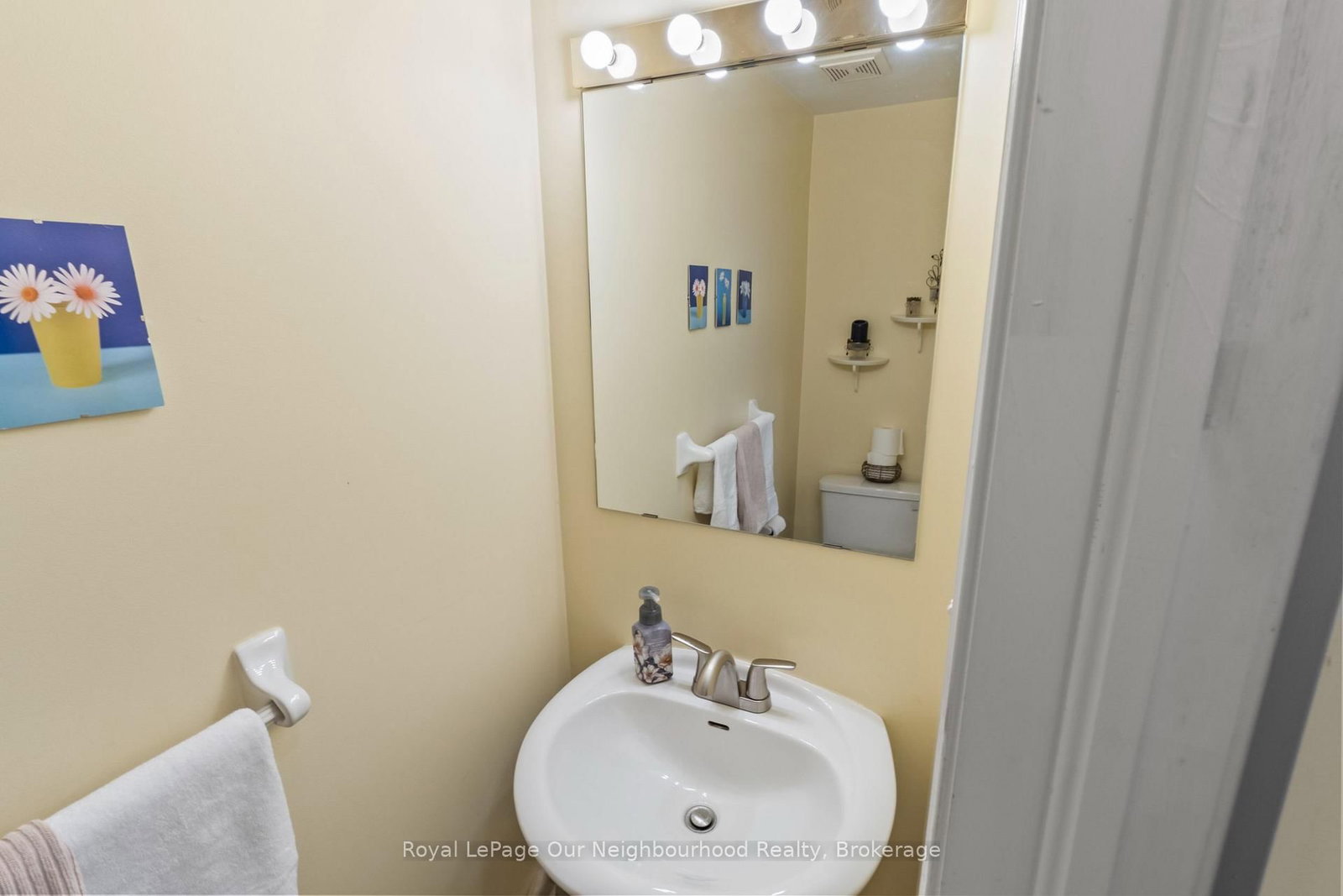 16 Nobbs Drive • Ajax, ON photo 12