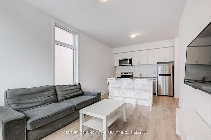 16 - 1720 Simcoe Street