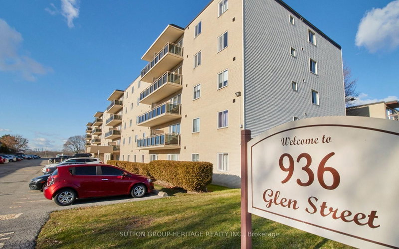 301 - 936 Glen Street